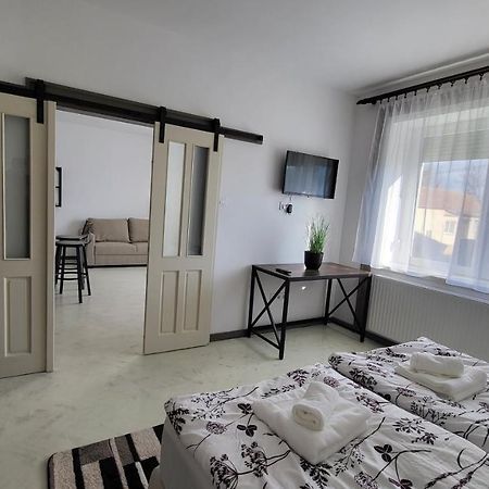 Relax Apartments Sarvar A1 Eksteriør billede